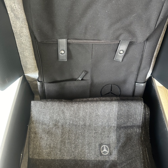 Mercedes-Benz Gift Box Set - Picture 4 of 10